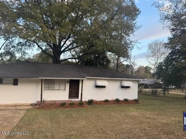 102 E Lakeview Cir, Clinton, MS 39056