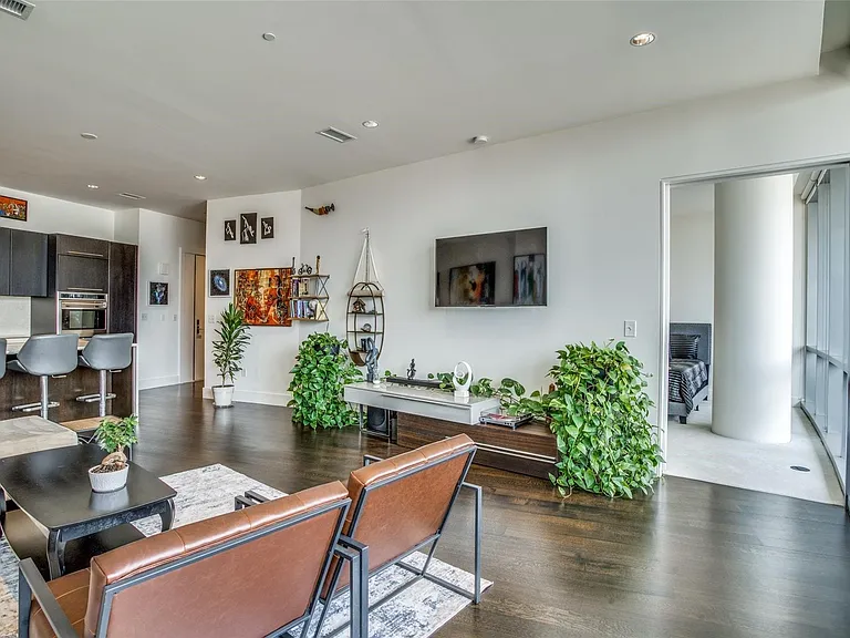 2200 Victory Ave #1603 — Photo 8