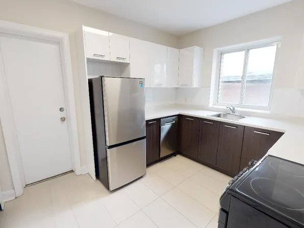 19 Strathcona Ave #6, Ottawa, ON K1S 1X3
