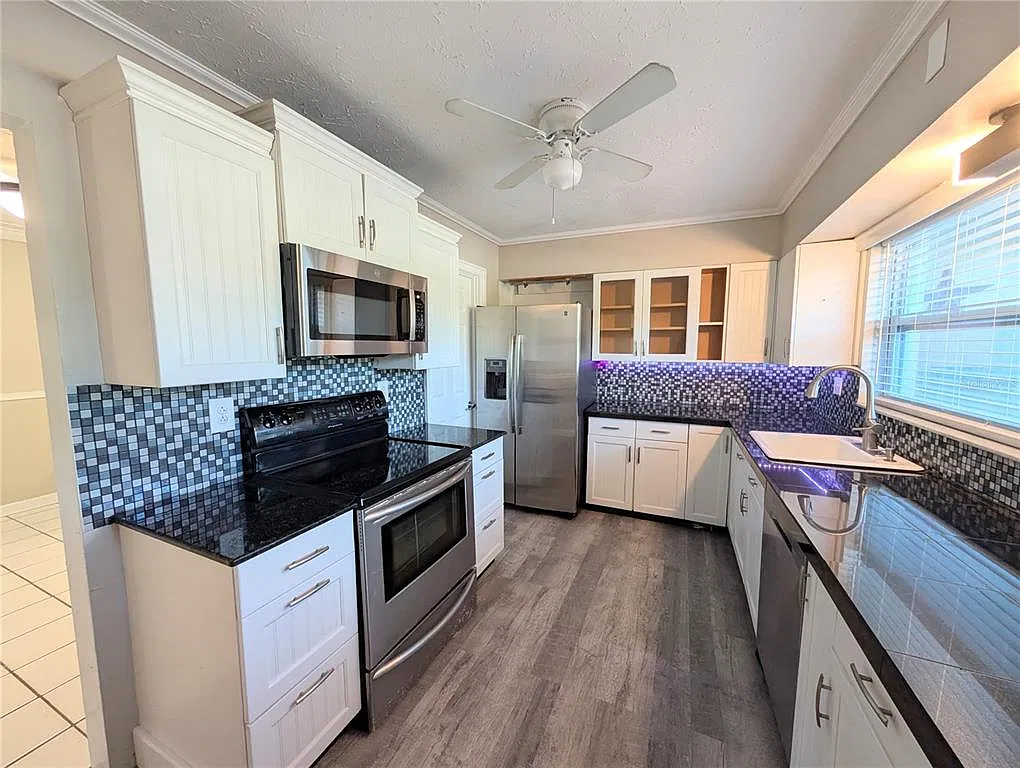 3 bed, 3.0 bath, 1733 sqft, $2,775 — Photo 2