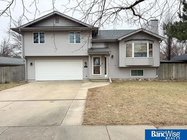 701 Lakeshore Dr, Lincoln, NE 68528