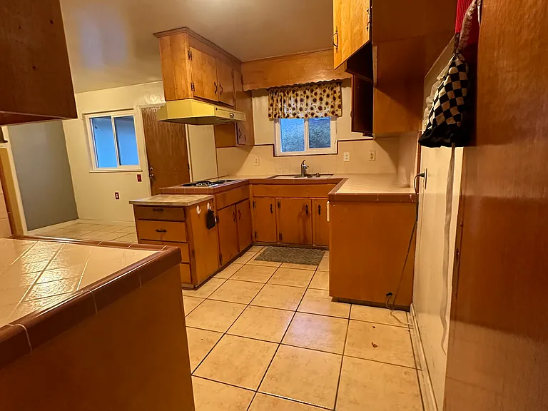 330 Sycamore Ave — Photo 3