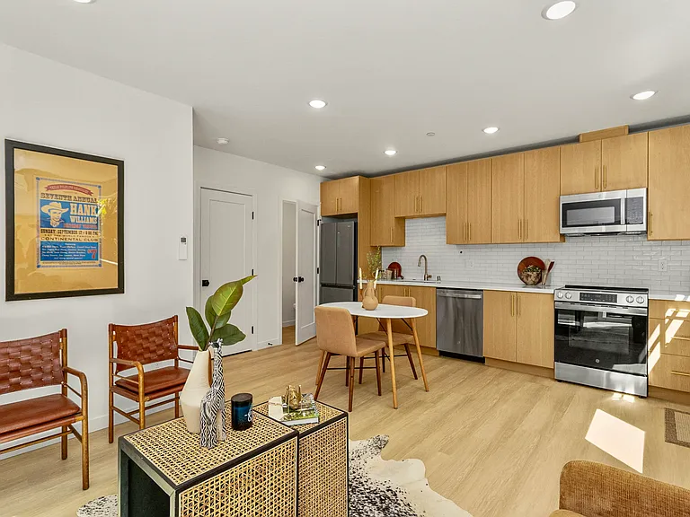 832 S Sullivan St — Photo 13