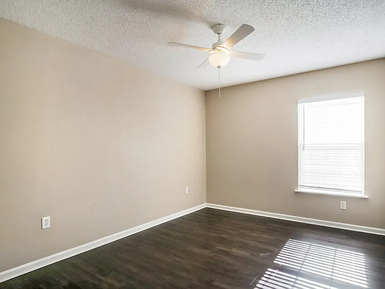 1417 Heather Ct — Photo 12