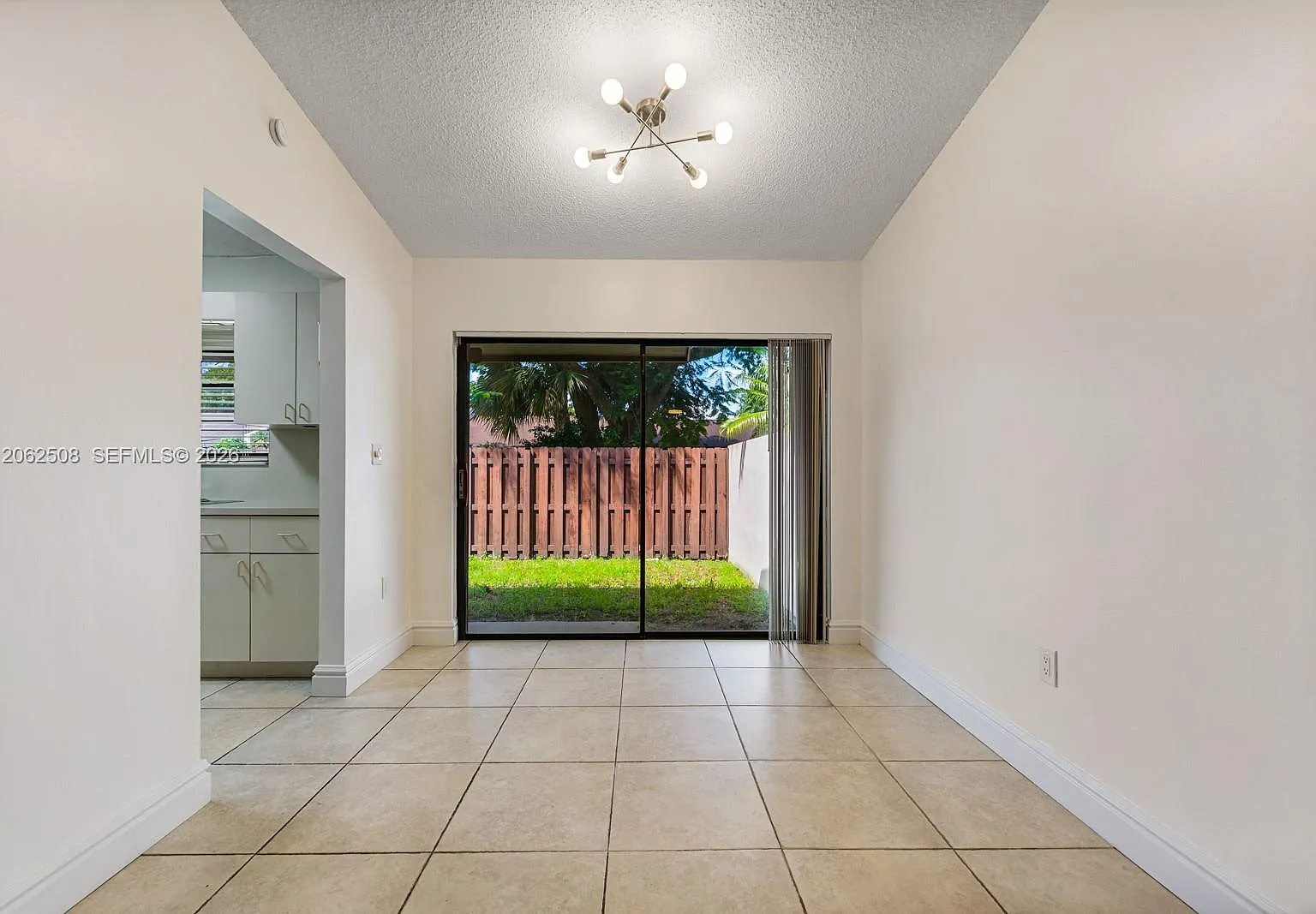 3 bed, 1061 sqft, $2,700 — Photo 4