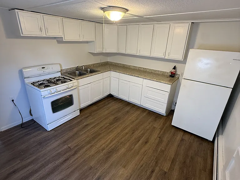 353 Sherburne Ave — Photo 8
