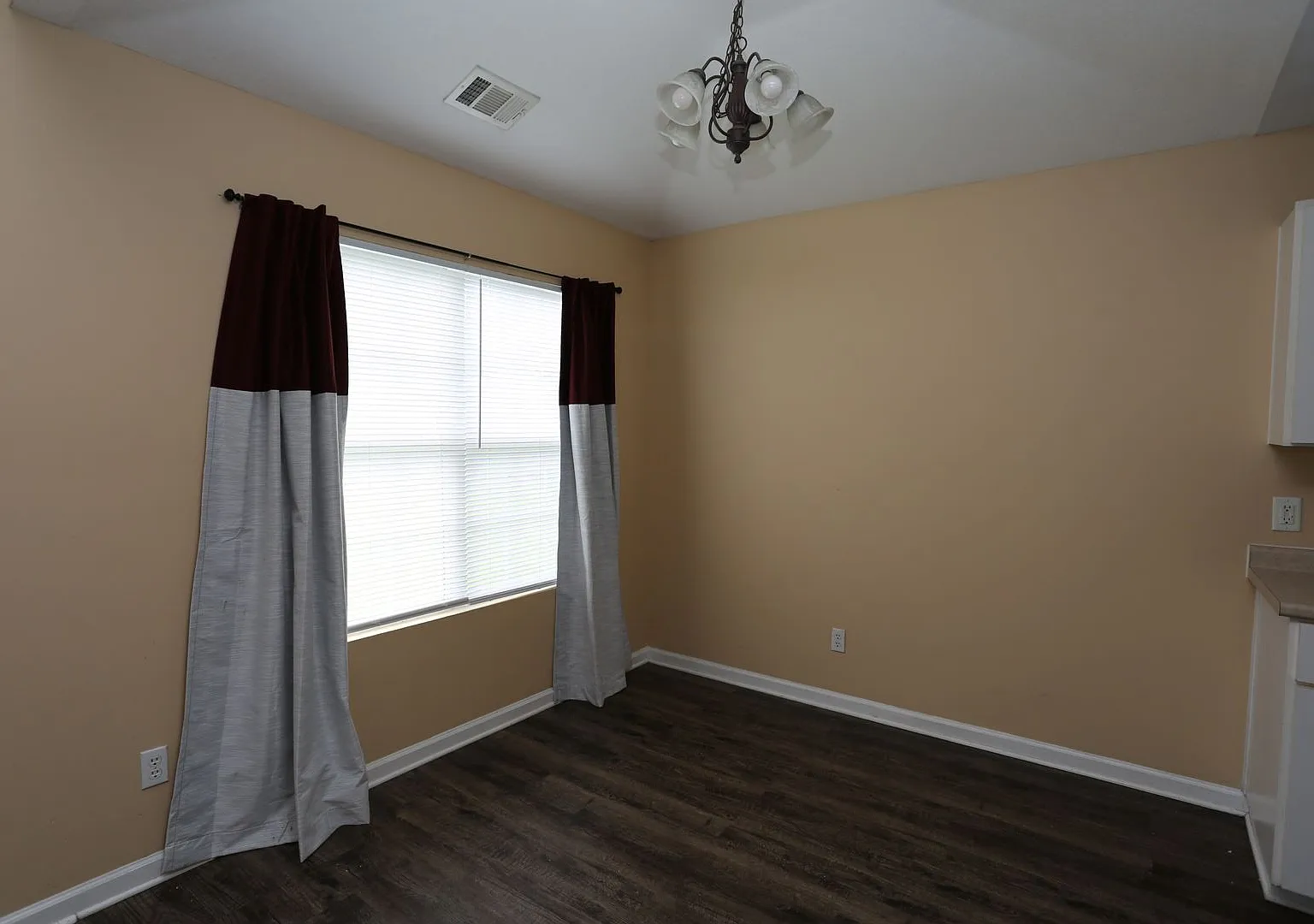 House in Whispering Pines — Photo 3