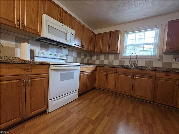 5th image of 101 Giles Ln