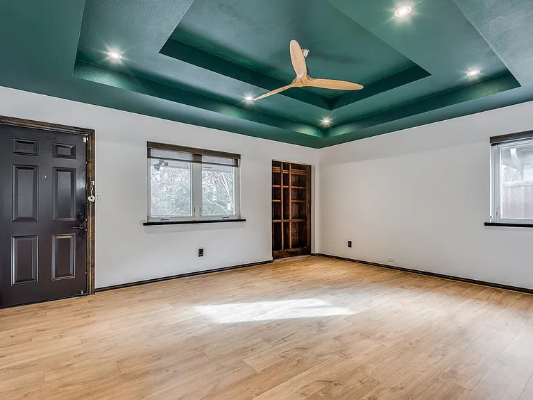 2749 Buna Dr — Photo 2