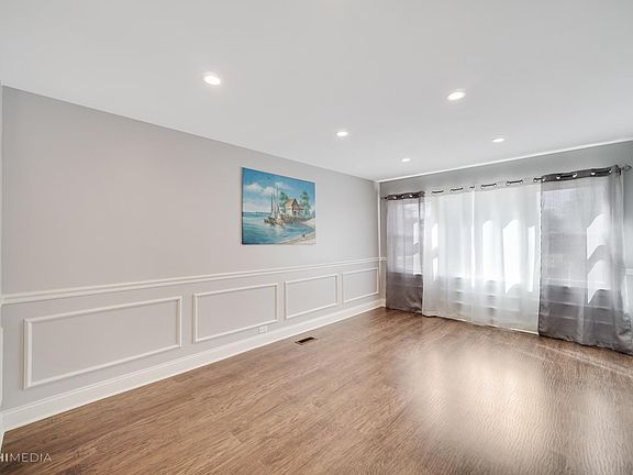 3rd image of 7643 N Odell Ave