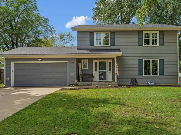 1807 SW Village Dr, Topeka, KS 66604