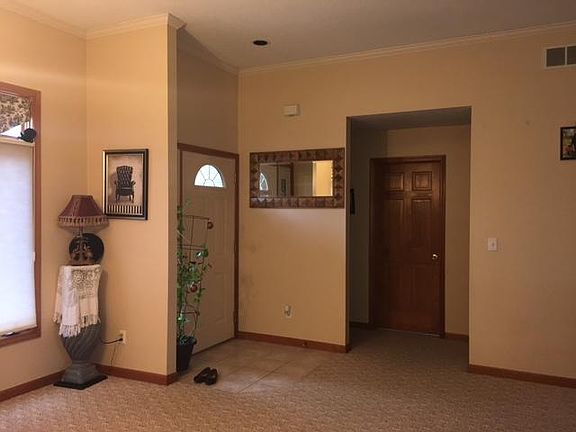 5th image of 640 N Easton Dr