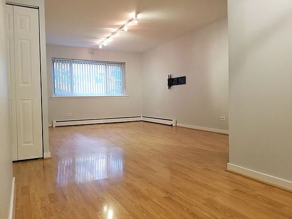 2nd image of 515 W Wrightwood Ave APT 104