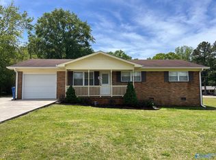 1610 Woodview Dr SW, Hartselle, AL 35640