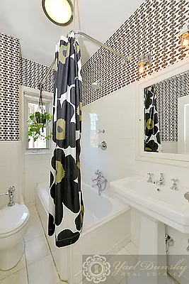 Sold by Yael Dunsky Real Estate | media 17