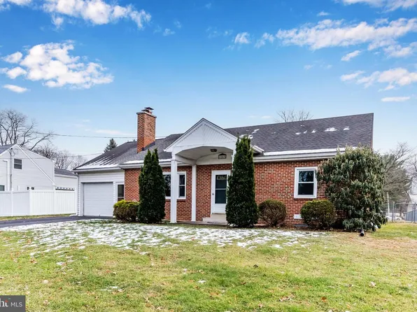 1243 Hillside Dr, Mechanicsburg, PA 17055