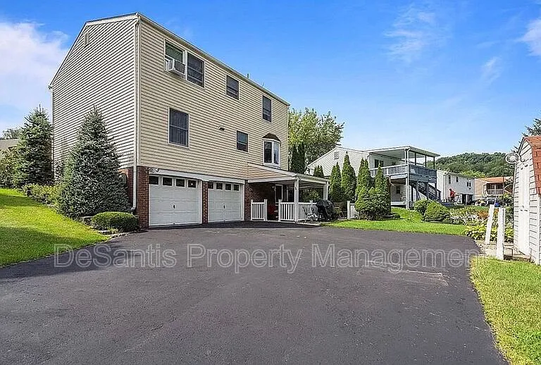 6101 Chatham Dr — Photo 28