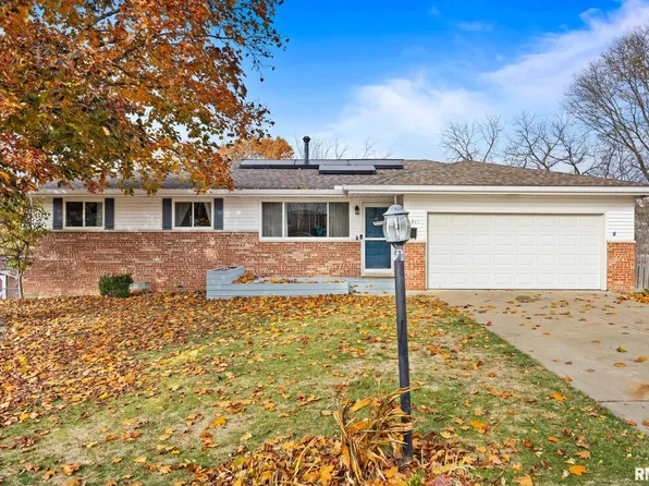 6311 N Riviera Ct, Peoria, IL 61614