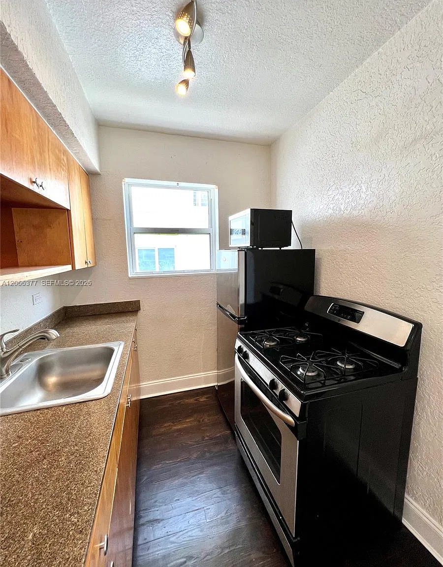 Harding Avenue Condo — Photo 3