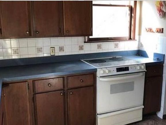 3rd image of 313 S Alexander Ave