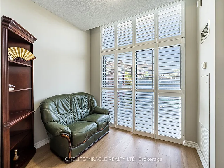 18 Harding Blvd #121 — Photo 19
