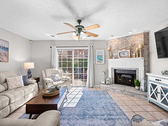 3rd image of 830 44th Ave. N #R-1