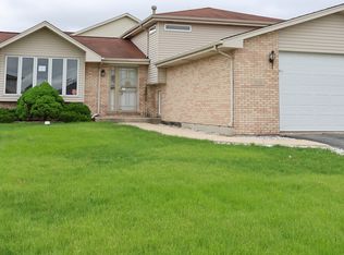 5011 Fairoaks Ct, Country Club Hills, IL 60478