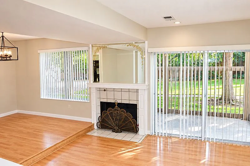 3 bed, 2.5 bath, 1528 sqft, $4,250 — Photo 3