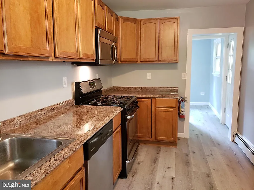 3 bed, 1598 sqft, $2,600 — Photo 3