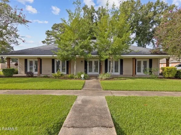 704 Canaan Dr, Lafayette, LA 70508