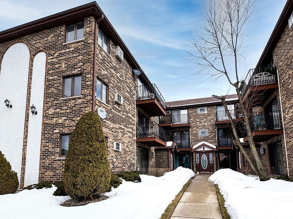 1st image of 3609 N Narragansett Ave APT 201