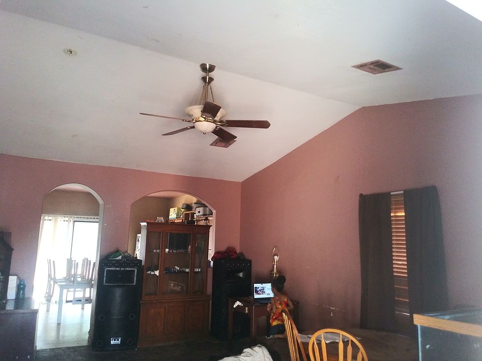2nd image of 920 W Lydia Ln