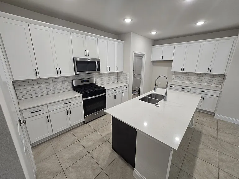 1805 Acosta Dr — Photo 2