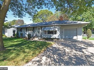 1163 Summer St, Roseville, MN 55113