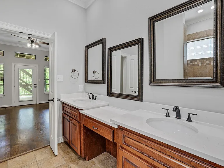 270 Lake Grove Dr — Photo 9