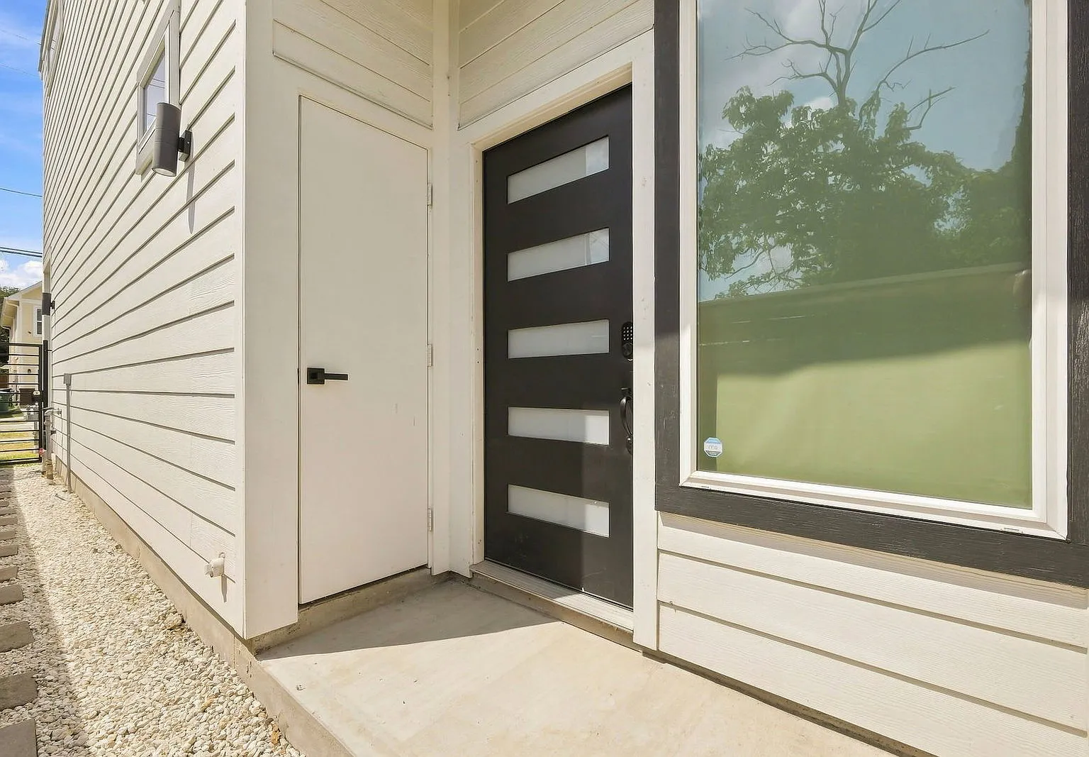 3 bed, 2.5 bath, 2150 sqft, $2,500 — Photo 3