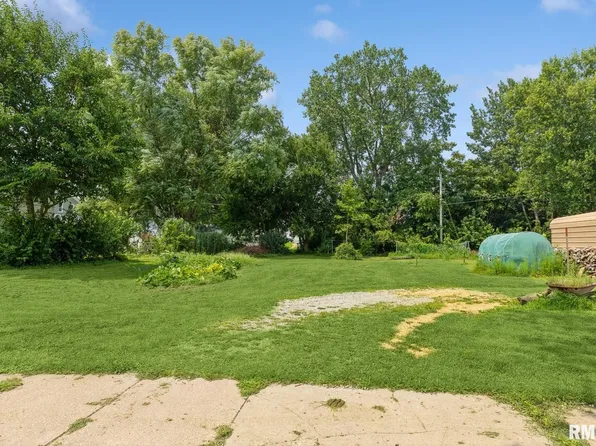 2512 Roosevelt St, Clinton, IA 52732