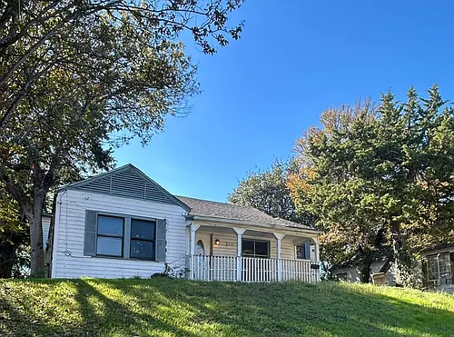 314 W Clarendon Dr Photo 1