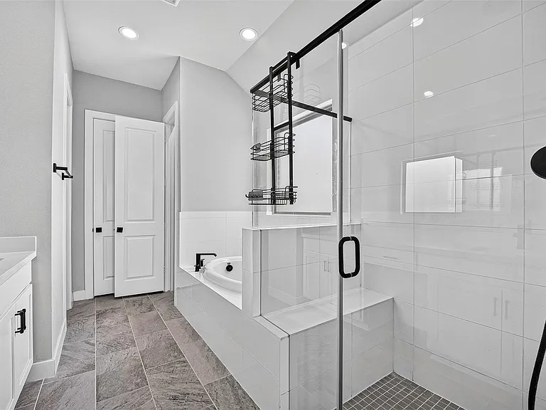 2600 Golden Palms Ln — Photo 32