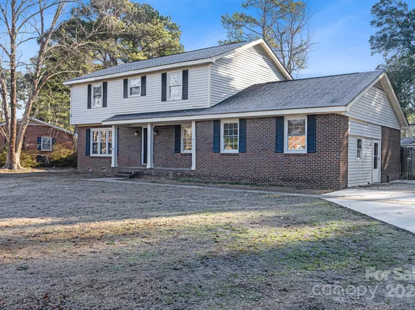 710 Highland Dr, Laurinburg, NC 28352