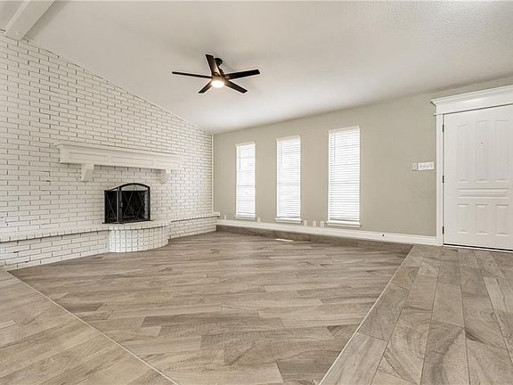 3rd image of 321 Woodside Dr