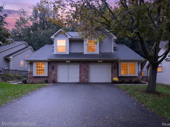 884 Whisperwood Trl, Fenton, MI 48430