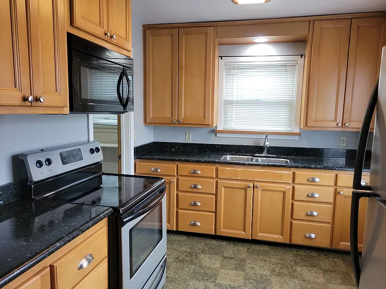 710 Mount Ave — Photo 12