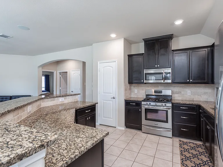 912 Lake Cypress Ln — Photo 16