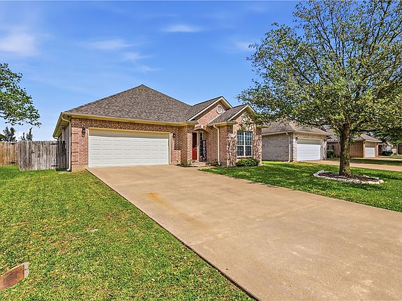 2nd image of 1011 Bougainvillea St