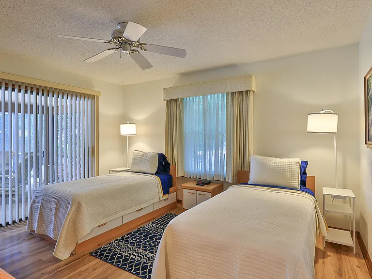 1807 Lindbergh Ln — Photo 27