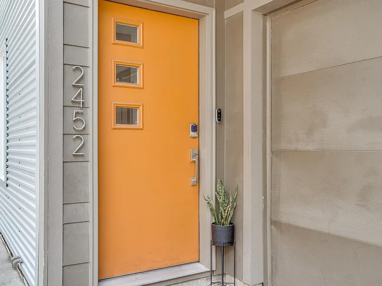 2452 Thatcher Dr — Photo 3