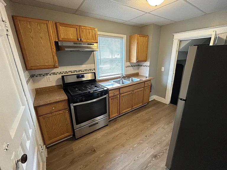 659 Seward St — Photo 9