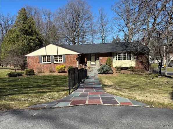 300 Scarboro Dr, Syracuse, NY 13209