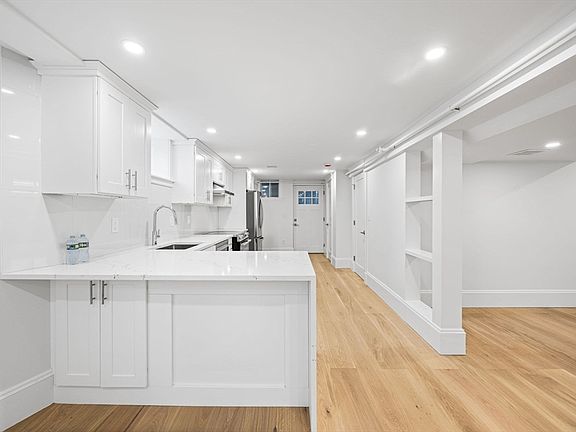 4th image of 10 Beech St #1